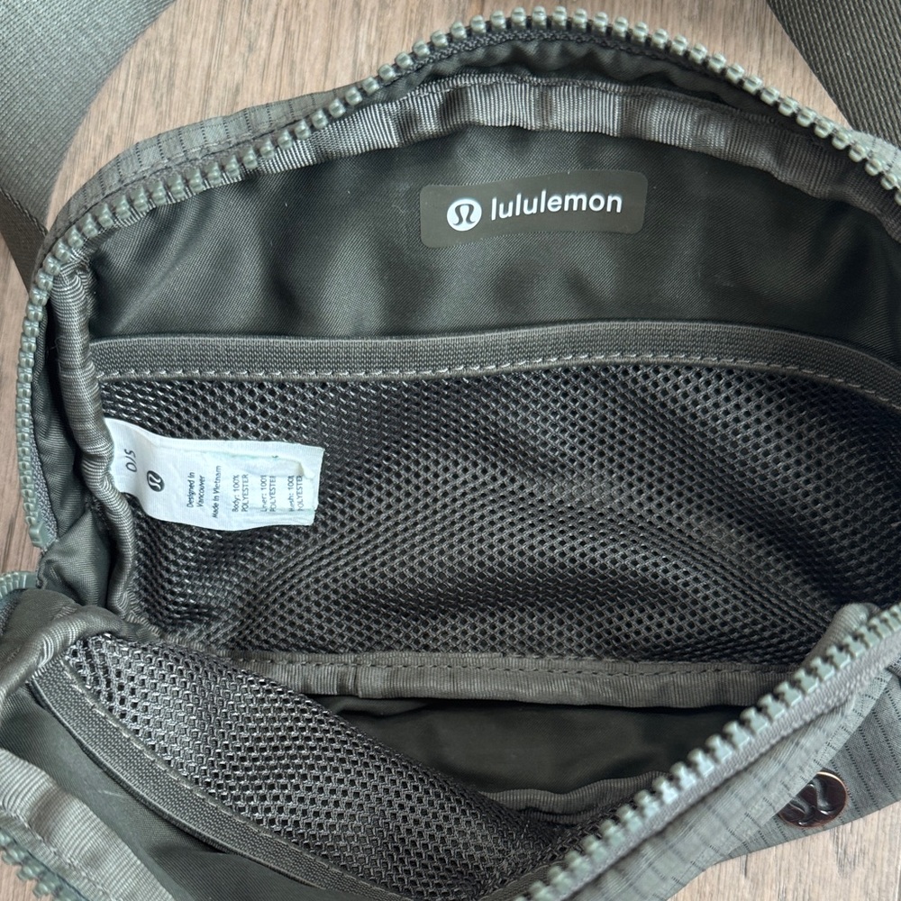 Lululemon Everywhere Belt Bag Carob Brown/Black Classic Nylon - Picture 2 of 5